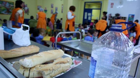 El comedor de un colegio vasco, en plena faena.