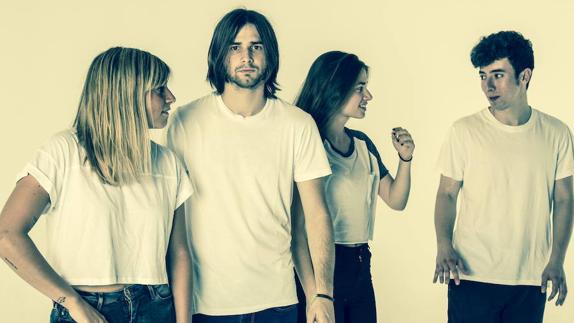 Cris, Josu, Lore y Lander forman el grupo vizcaíno Belako.