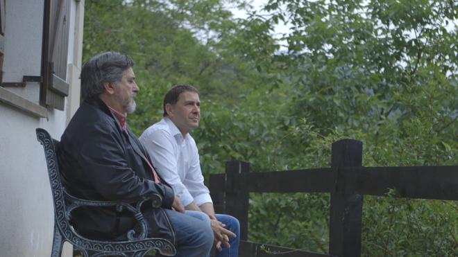 Jesús Eguiguren y Arnaldo Otegi, en el documental.