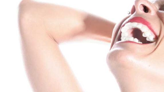 Emakume bat, barre egiten.