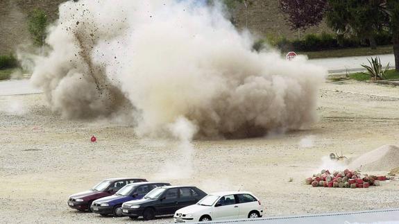 Atentado contra un cuartel navarro cometido por ETA en 2003 con un mortero desarrollado con la ayuda de las FARC.