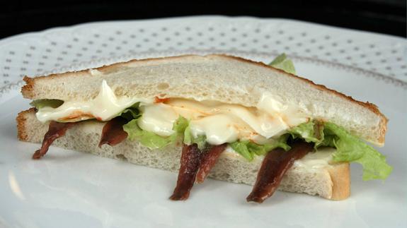 Los sandwiches del Alameda, otro manjas de forma triangular.