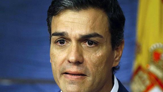 Pedro Sánchez, emocionado al anunciar la entrega de su acta como diputado.