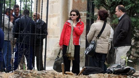 Tania Chico (de rojo) en una actuación judicial en Zamora. 