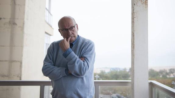 En el balcón de su casa de Santander, la tarde de la entrevista. 