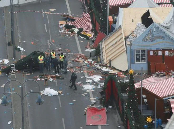 El mercado navideño, el día después de la tragedia.