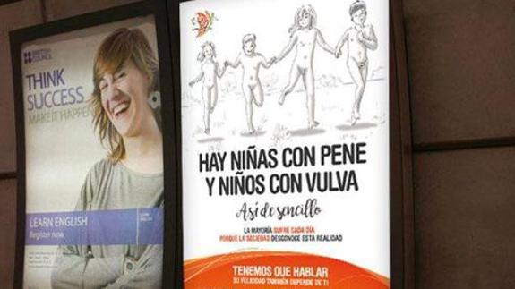 Un cartel, como el destrozado en Vitoria, en el metro de Bilbao