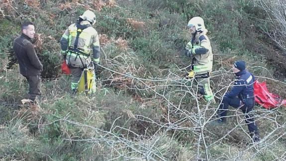 Efectivos de Bomberos Bizkaia en pleno rescate. 