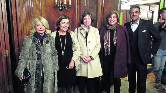 Mariapi Alza, Ana Muñoz, Lola Epalza, Lourdes Moreira y Murli Bhamvidipati.