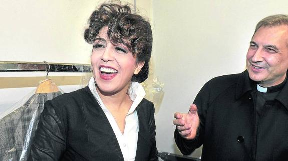 Francesca Chaouqui y Lucio Vallejo Balda, en el Vaticano, hace tres años.
