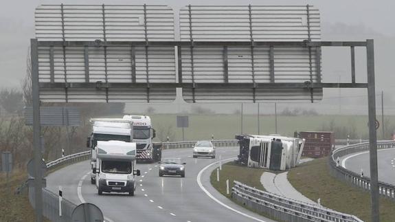 Varios accidentes de tráfico se han registrado este lunes en la A-1, en el municipio de Salvatierra.