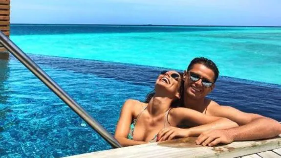 'Chicharito' y su ex, muy felices este verano.