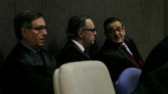 Tercera sesión del juicio por el Caso Kutxabank, contra Mario Fernández, Mikel Cabieces y Rafael Alcorta.