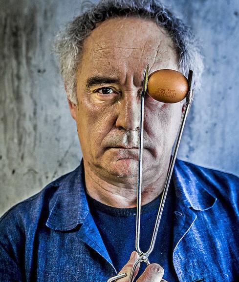 Ferran Adrià, ayer, tras la charla a hosteleros y emprendores vascos en el Museo Marítimo.