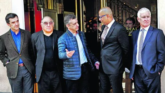 Respaldo. Urkullu y Jonan Fernández respaldaron a los verificadores en 2014 en su comparecencia ante la Audiencia Nacional.