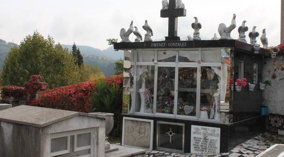 Vista de un panteón en el cementerio de Basauri.