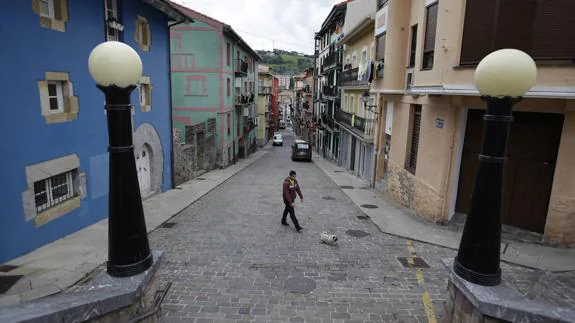 El casco viejo de Bermeo cuenta con cerca de una veintena de solares vacíos.