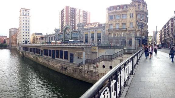 Vista del exterior de la antigua estación de La Naja, en Bilbao.