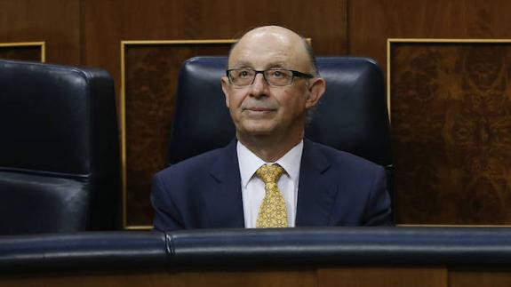 El ministro deHacienda, Cristóbal Montoro, está en pleno ojo del huracán por la polémica amnistía fiscal, ahora inconstitucional. 
