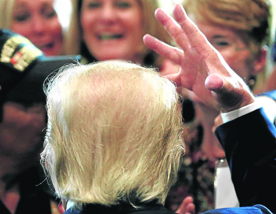 El tratamiento permite al presidente estadounidense cubrirse la coronilla.