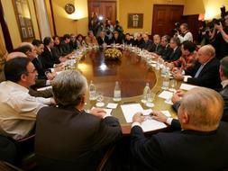Vista de la reunión de los representantes de los partidos en el Congreso. /Agencias