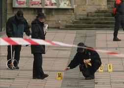 La Ertzaintza trabaja en la zona. /Foto y vídeo LUIS CALABOR