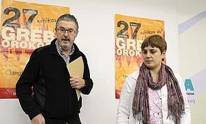 El secretario general de ELA, Adolfo Muñoz, junto a la máxima responsable de LAB, Ainhoa Etxaide. /Telepress