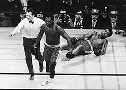 Los mejores momentos del primer combate que enfrentó a Ali y Frazier por el título de los pesados, en 1971.