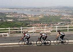 La ruta permite disfrutar de unas impresionantes vistas sobre Bilbao y Getxo./ E.C.