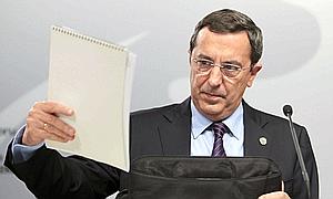 El diputado general de Bizkaia, José Luis Bilbao, a la salida de rueda de prensa esta mañana. /Telepress