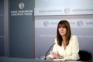 Idoia Mendia, durante la rueda de prensa posterior al consejo de gobierno. / Efe