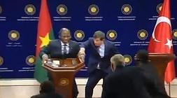 El ministro de Burkina Faso, en plena caída. /Atlas