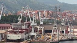 La resolución puede comprometer 737 empleos en La Naval de Sestao. / M. Atrio