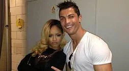 Foto publicada por Ronaldo junto a Rihanna./ Twitter.