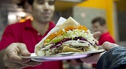 El kebab lleva la carne cortada en tiras.