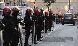 Agentes de la Ertzaintza durante una jornada de huelga. / Fernando Gómez