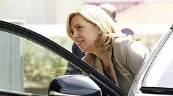 La Infanta Cristina baja de un coche./ Efe
