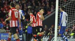 Aduriz se lamenta tras una ocasión./ I. Pérez