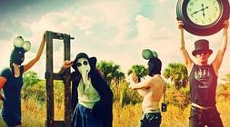 Miembros del colectivo Non Grata.