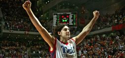 SANTO Y SEÑA. Luis Scola, uno de los símbolos más importantes de la historia del Baskonia, afronta su marcha a la NBA con una mezcla de sentimientos. / EL CORREO