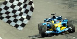 PRIMERA VICTORIA. Fernando Alonso logró su primera victoria en el circuito de Hungría en una carrera que dominó de principio a fin. / EFE