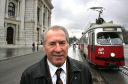 HACE DOS AÑOS. Senekowitsch, en Viena en 2005, cuando el Athletic jugó la UEFA. / B. CORRAL