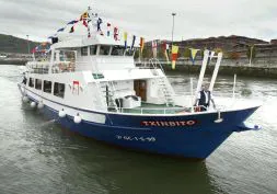 RELUCIENTE. El nuevo barco turístico tiene capacidad para 250 pasajeros. / PEDRO URRESTI
