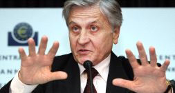 FRÁNCFORT. Jean-Claude Trichet, el presidente del BCE, explica la decisión adoptada. / AFP