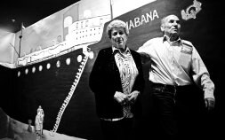 El Museo Marítimo de Bilbao exhibe un mural del 'Habana', en el que Begoña y Antonio zarparon hacia Leningrado. / MITXEL ATRIO