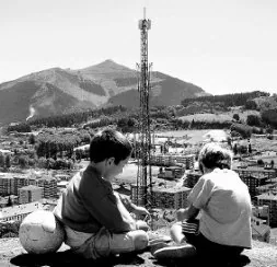 Los vecinos creen que la antena es ilegal. / JOSÉ MONTES