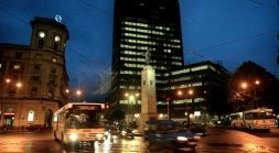La torre del BBVA en la Gran Vía de Bilbao, su 'cuartel general' en la capital vizcaína. / BERNARDO CORRAL