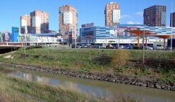 Un gran paseo restaurará la orilla izquierda del río Castaños en Barakaldo