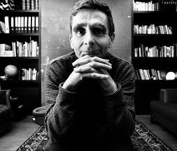 posa en la casa madrileña de su hija. / JOSÉ RAMÓN LADRA