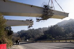 Estado actual de las obras del viaducto de la 'Supersur' en El Regato. / MITXEL ATRIO